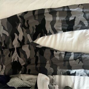 Black and grey camo leggings